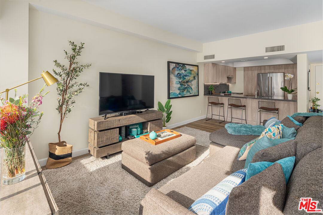 7135 Hollywood Blvd Unit: 405