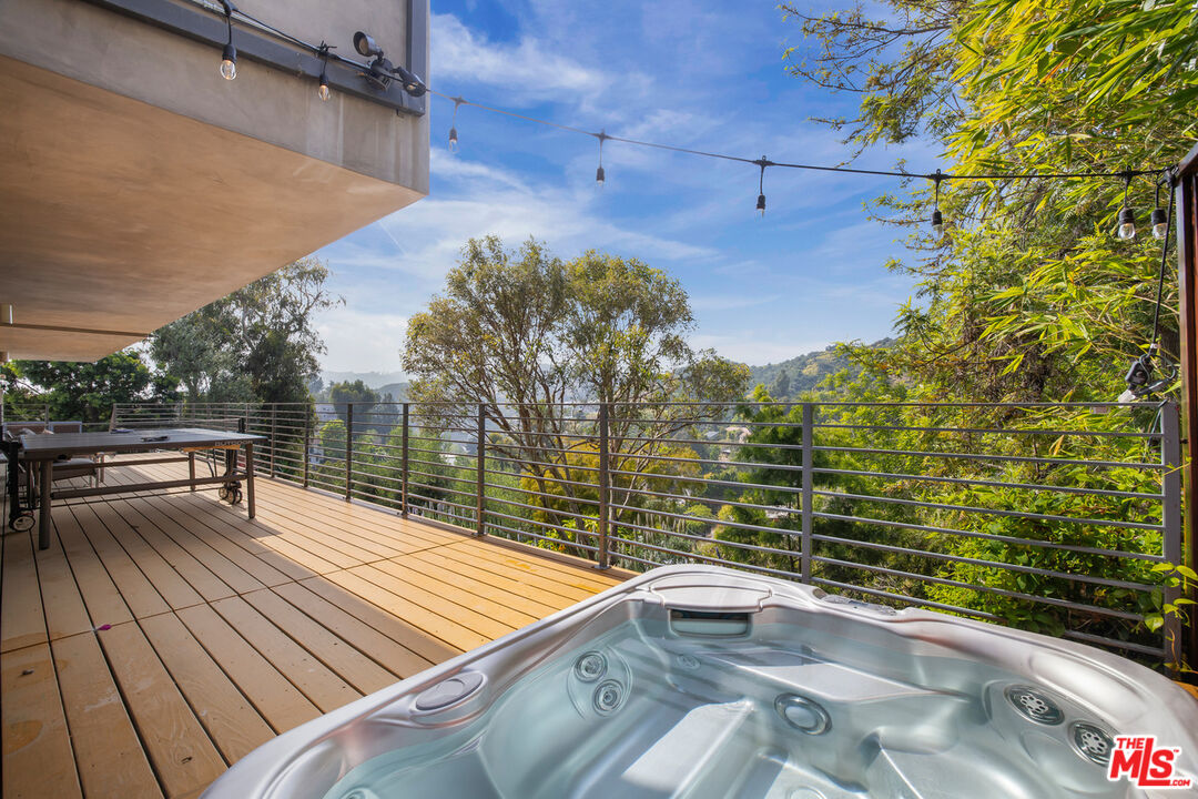 2507 Creston Dr