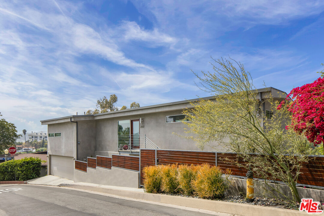 2507 Creston Dr