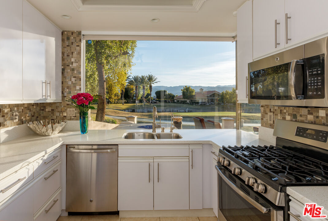 3 La Costa Dr