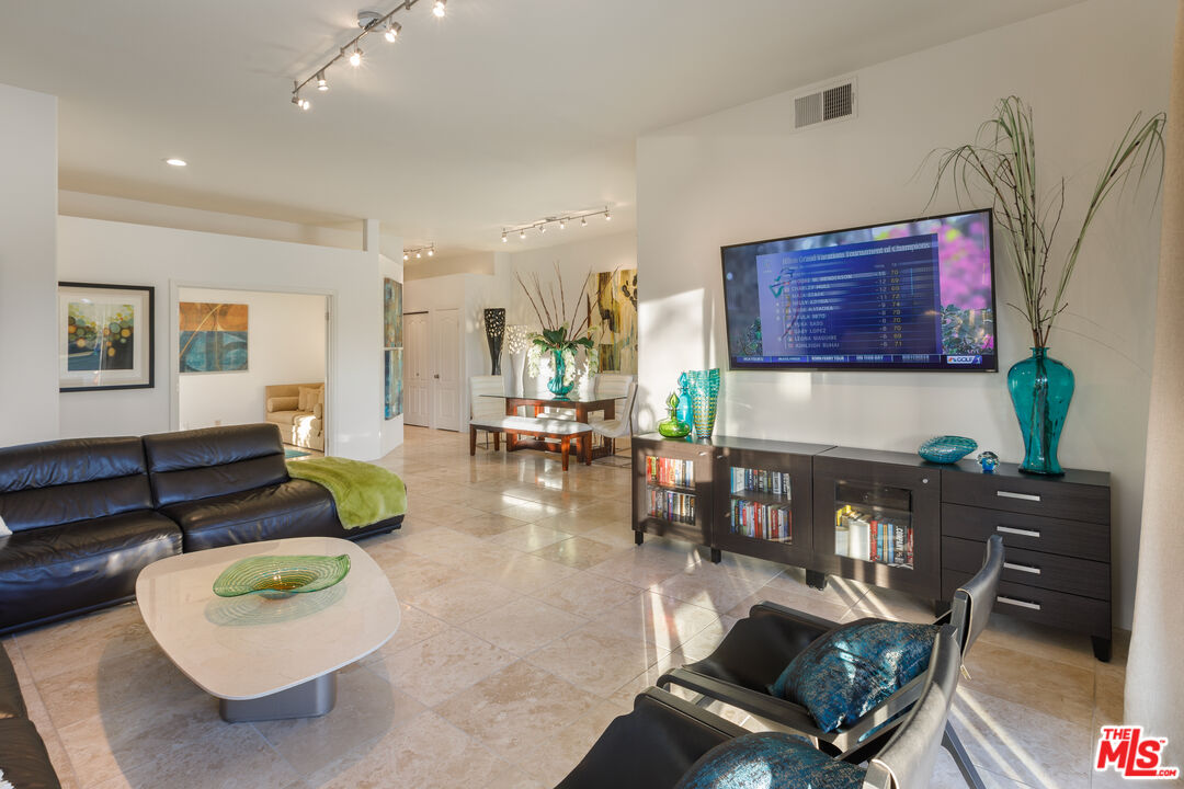 3 La Costa Dr