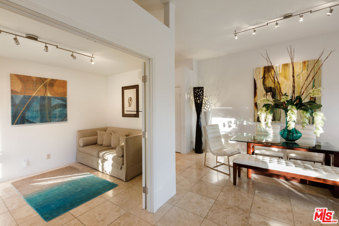 3 La Costa Dr