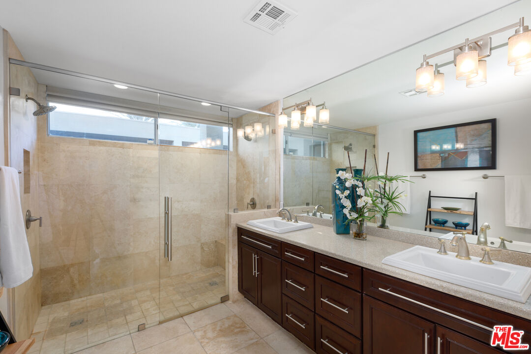 3 La Costa Dr