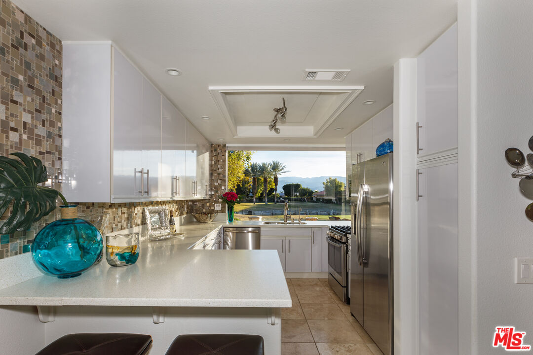 3 La Costa Dr