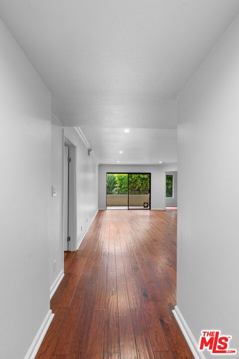 5009 Woodman Ave Unit: 310
