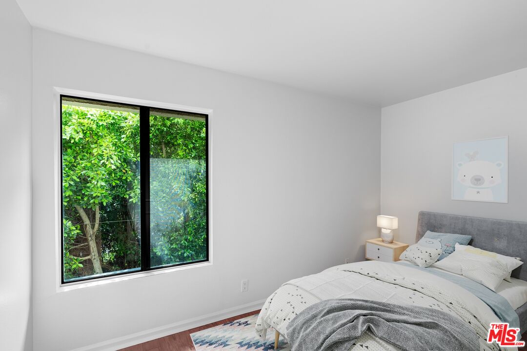 5009 Woodman Ave Unit: 310