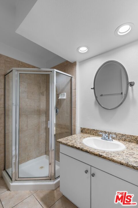 5009 Woodman Ave Unit: 310
