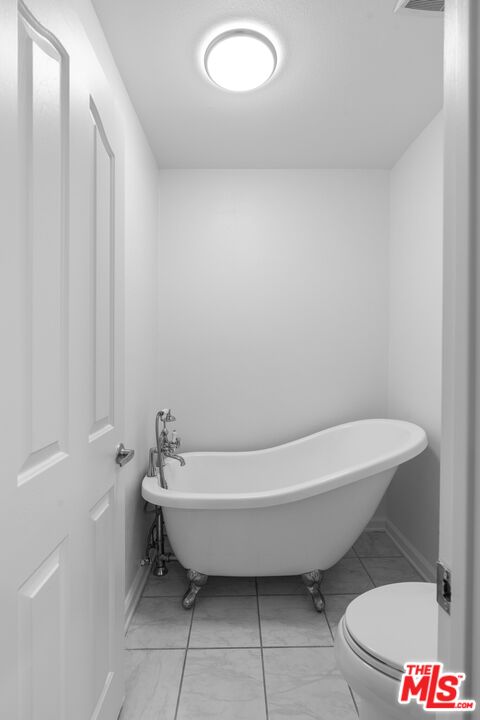 5009 Woodman Ave Unit: 310