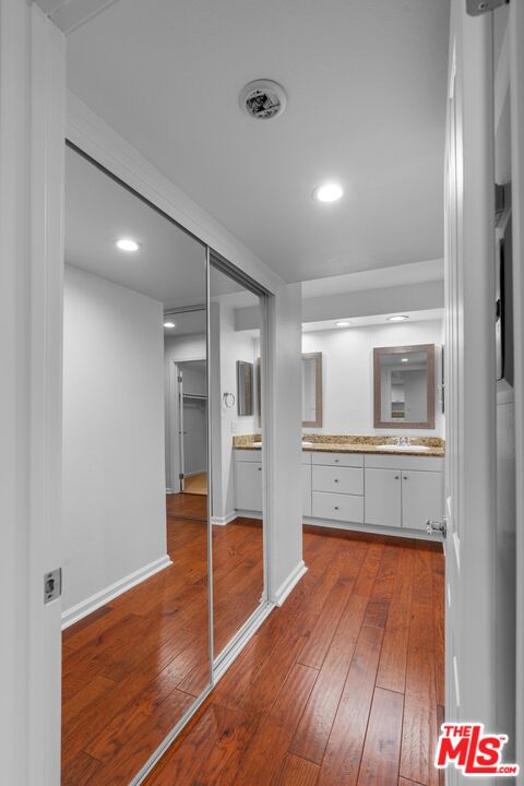 5009 Woodman Ave Unit: 310