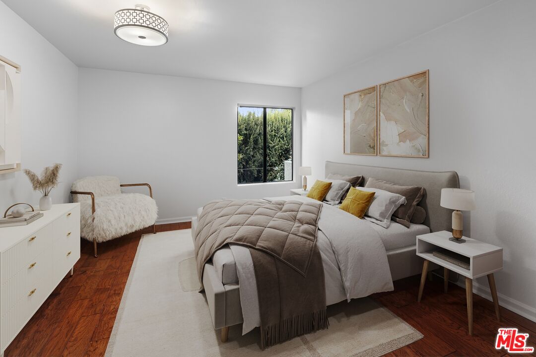 5009 Woodman Ave Unit: 310