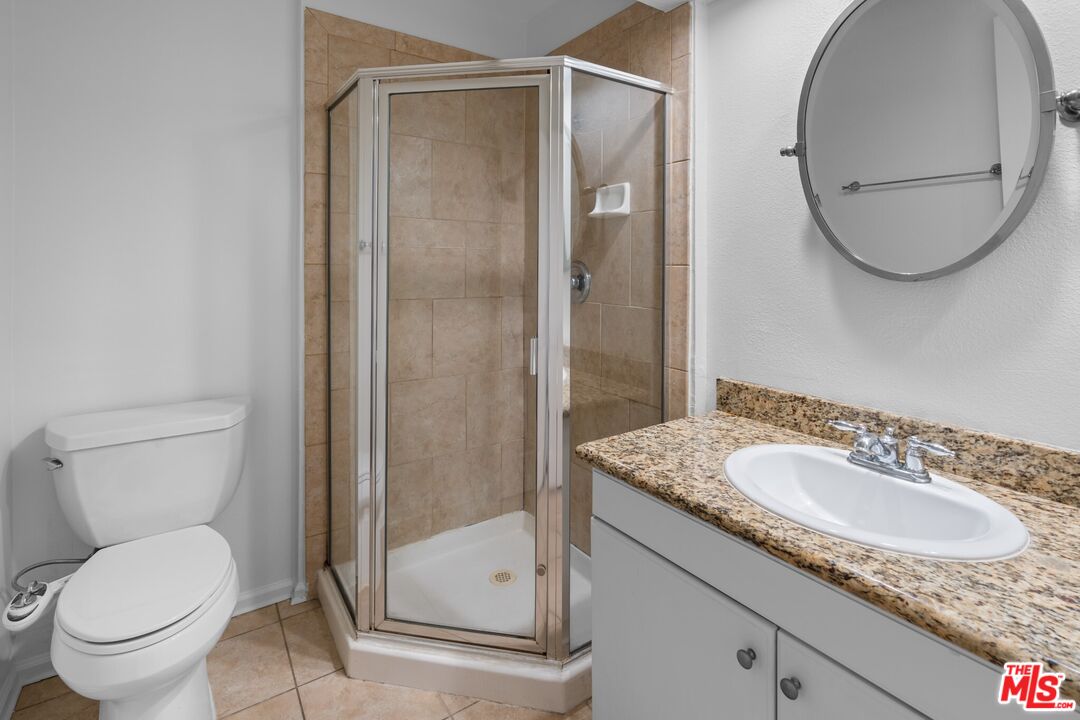 5009 Woodman Ave Unit: 310
