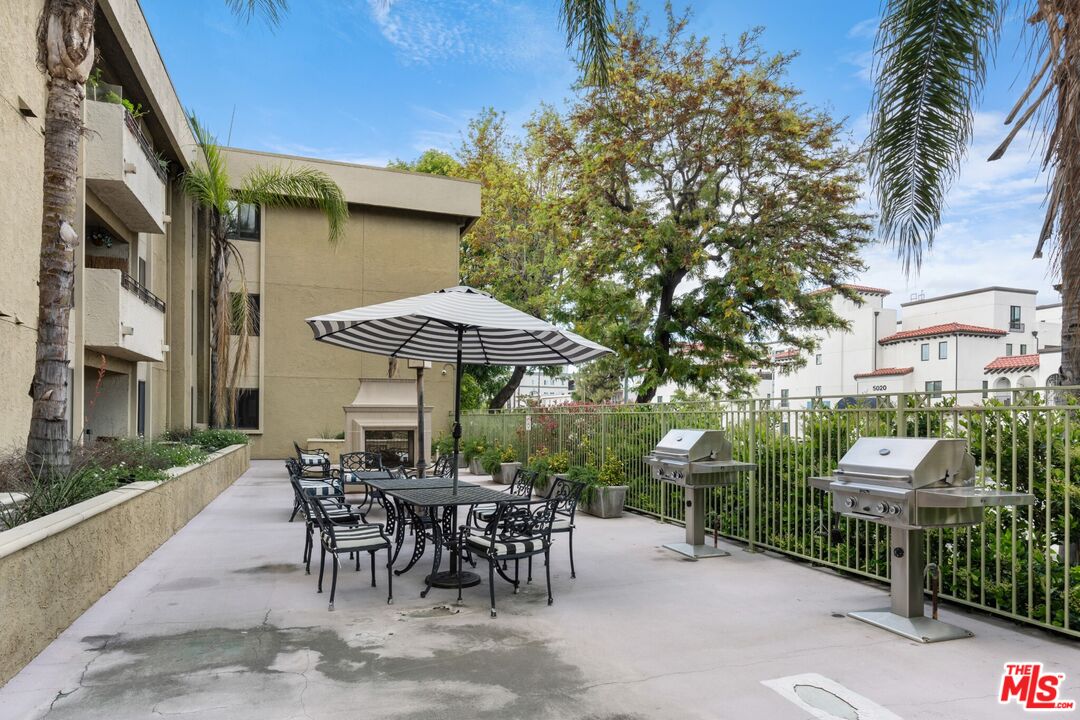 5009 Woodman Ave Unit: 310