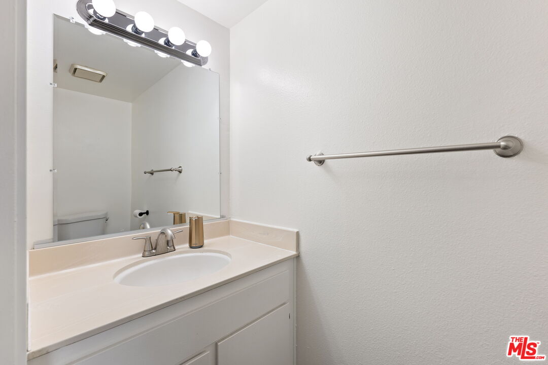 9140 Burnet Ave Unit: 1