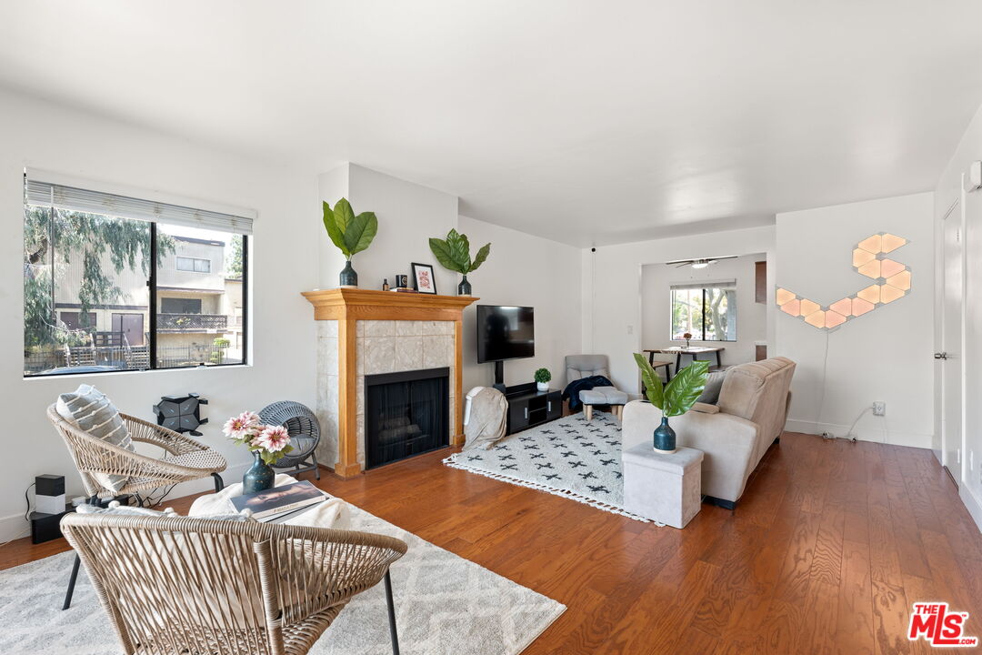 9140 Burnet Ave Unit: 1