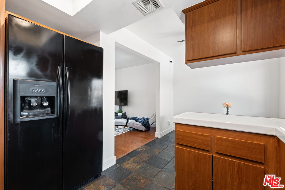9140 Burnet Ave Unit: 1