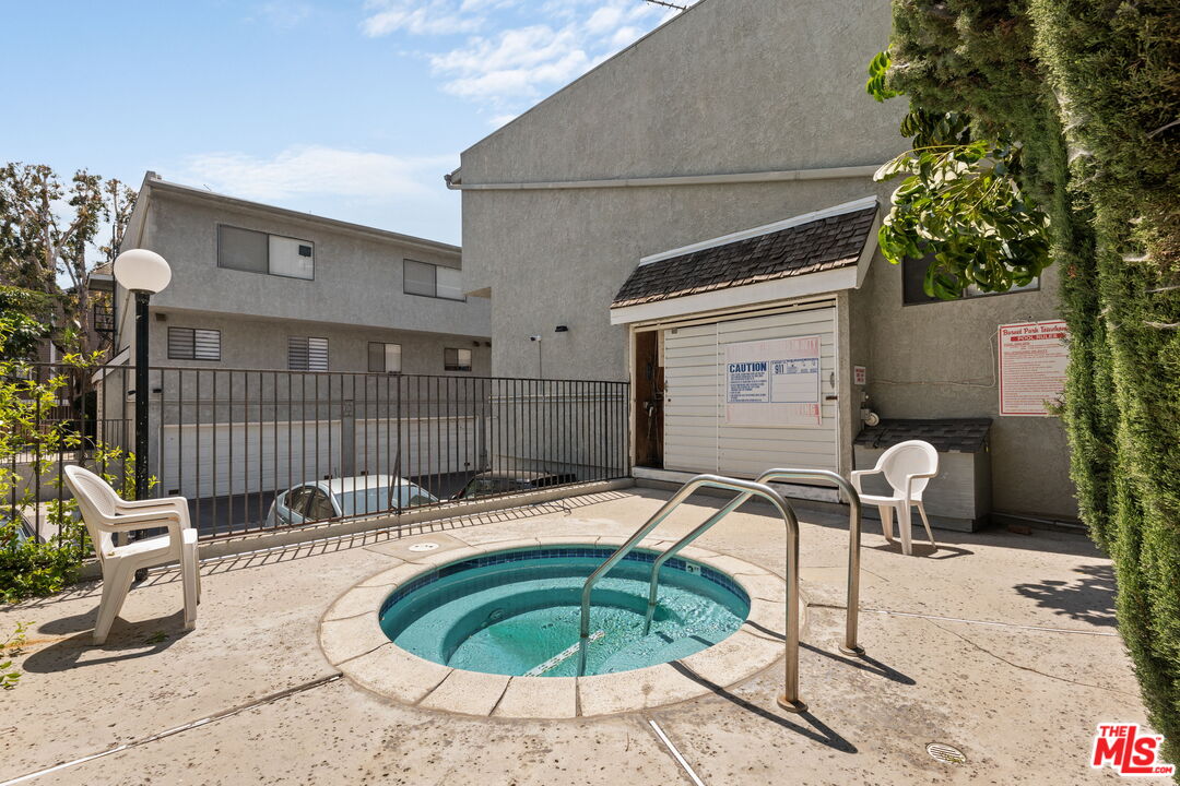 9140 Burnet Ave Unit: 1