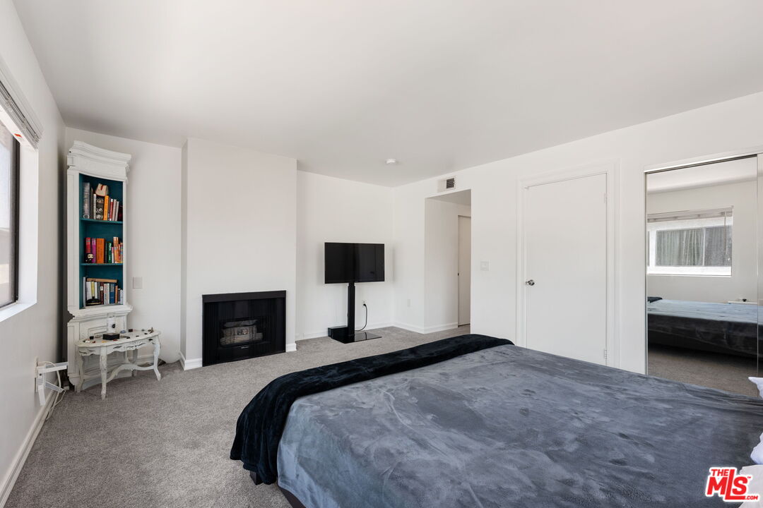 9140 Burnet Ave Unit: 1