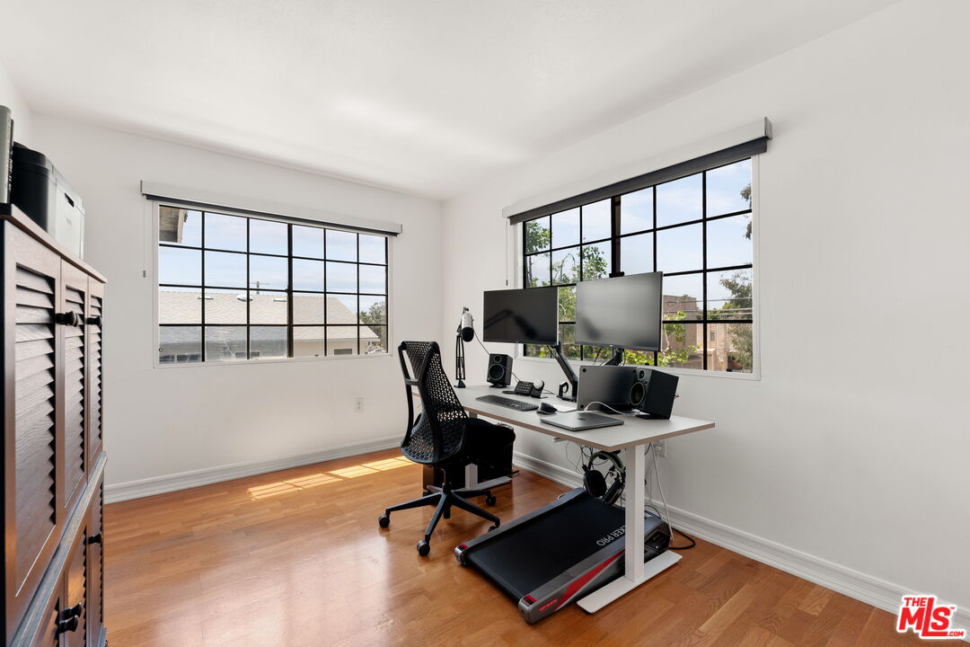 9140 Burnet Ave Unit: 1