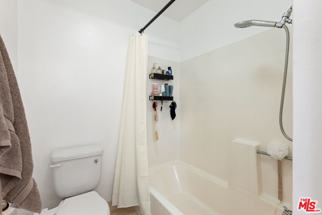 9140 Burnet Ave Unit: 1