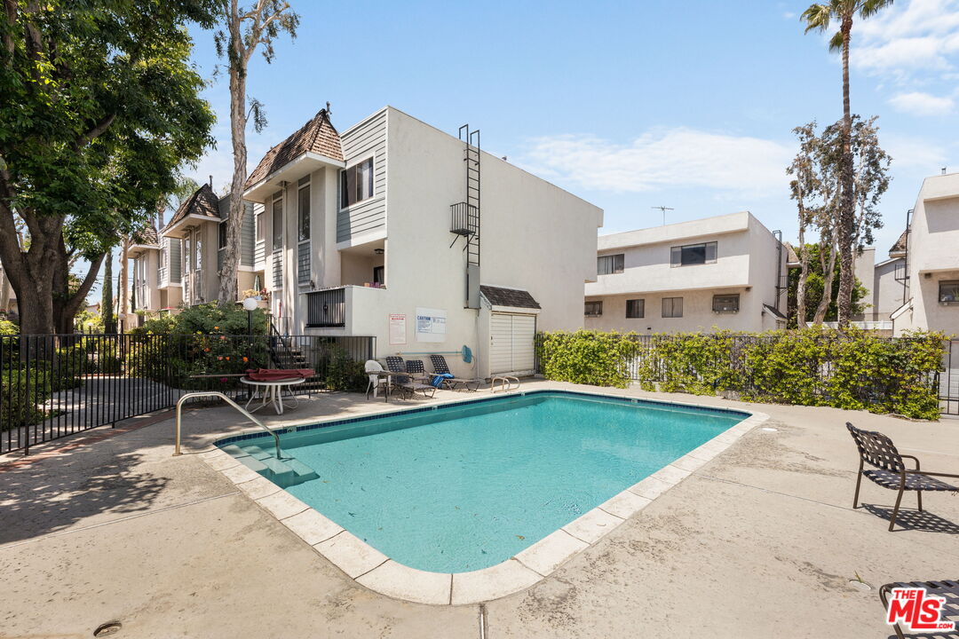 9140 Burnet Ave Unit: 1