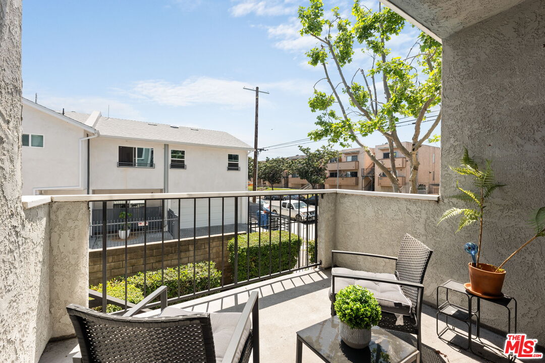 9140 Burnet Ave Unit: 1