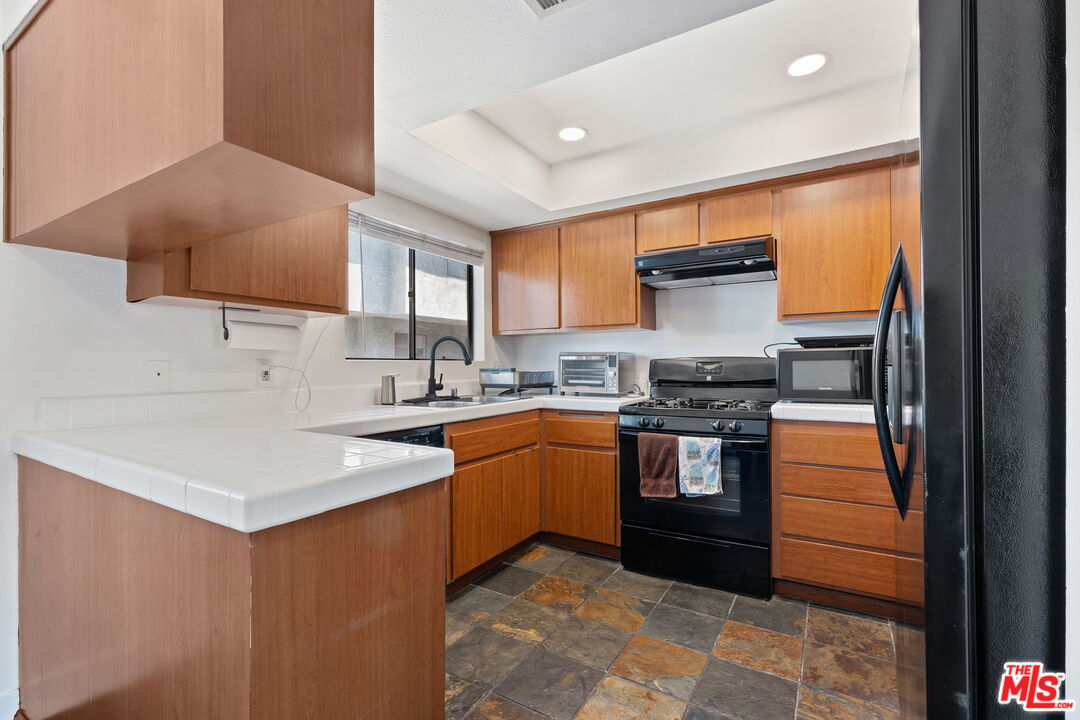 9140 Burnet Ave Unit: 1