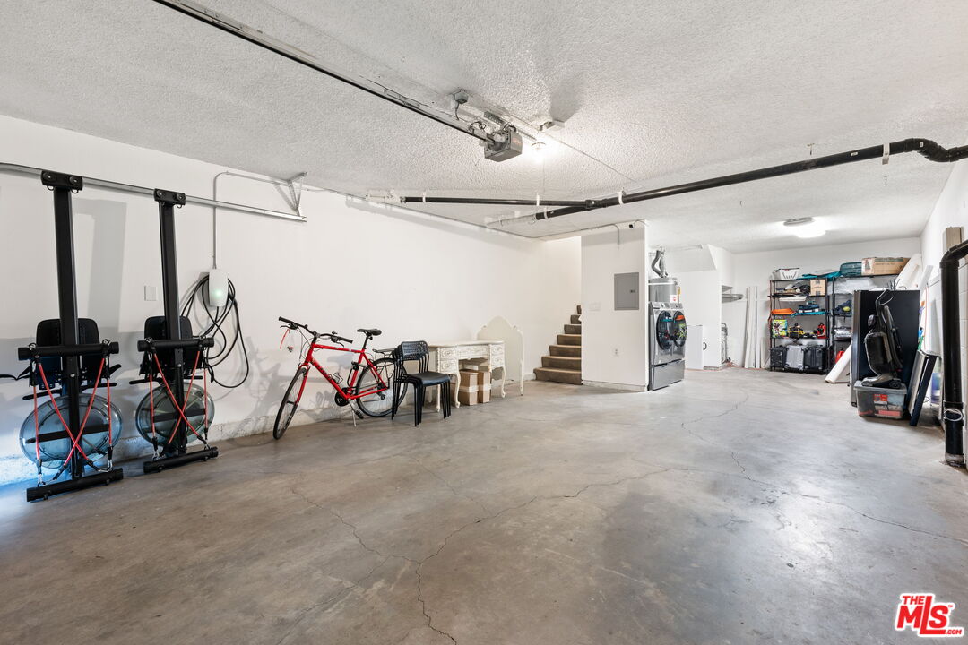 9140 Burnet Ave Unit: 1