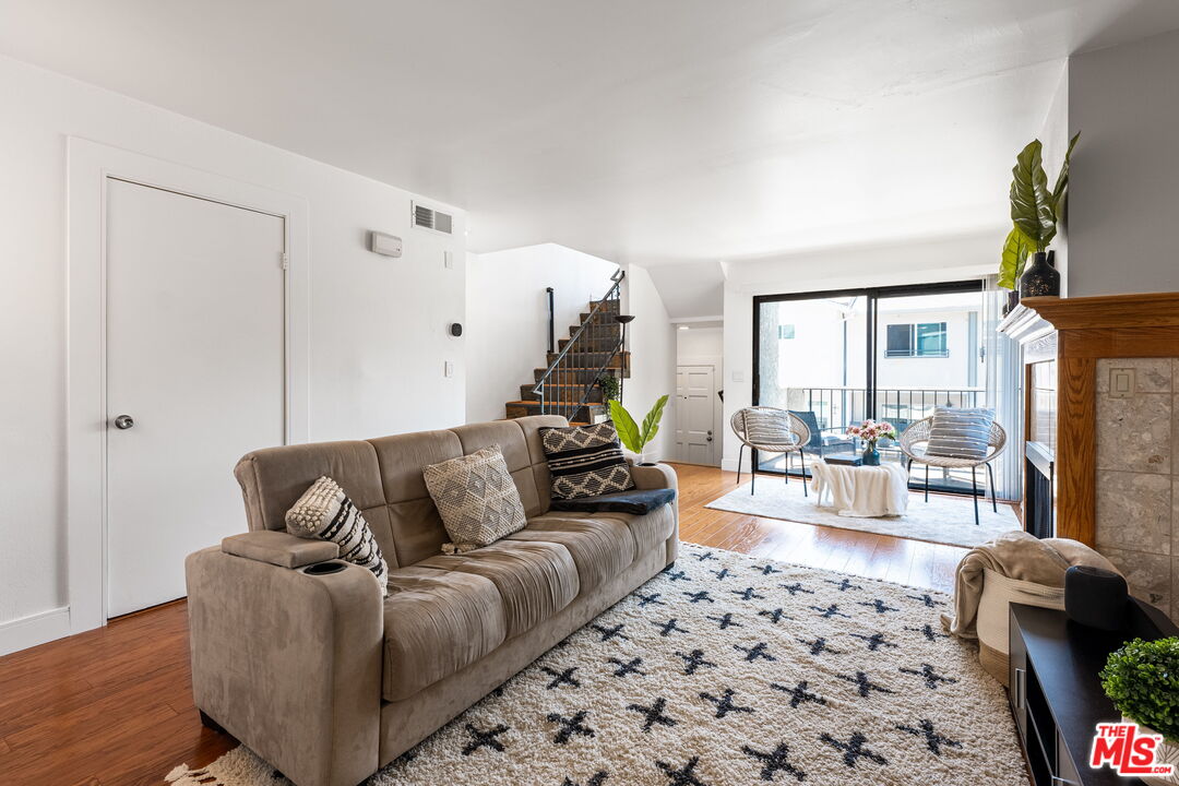 9140 Burnet Ave Unit: 1