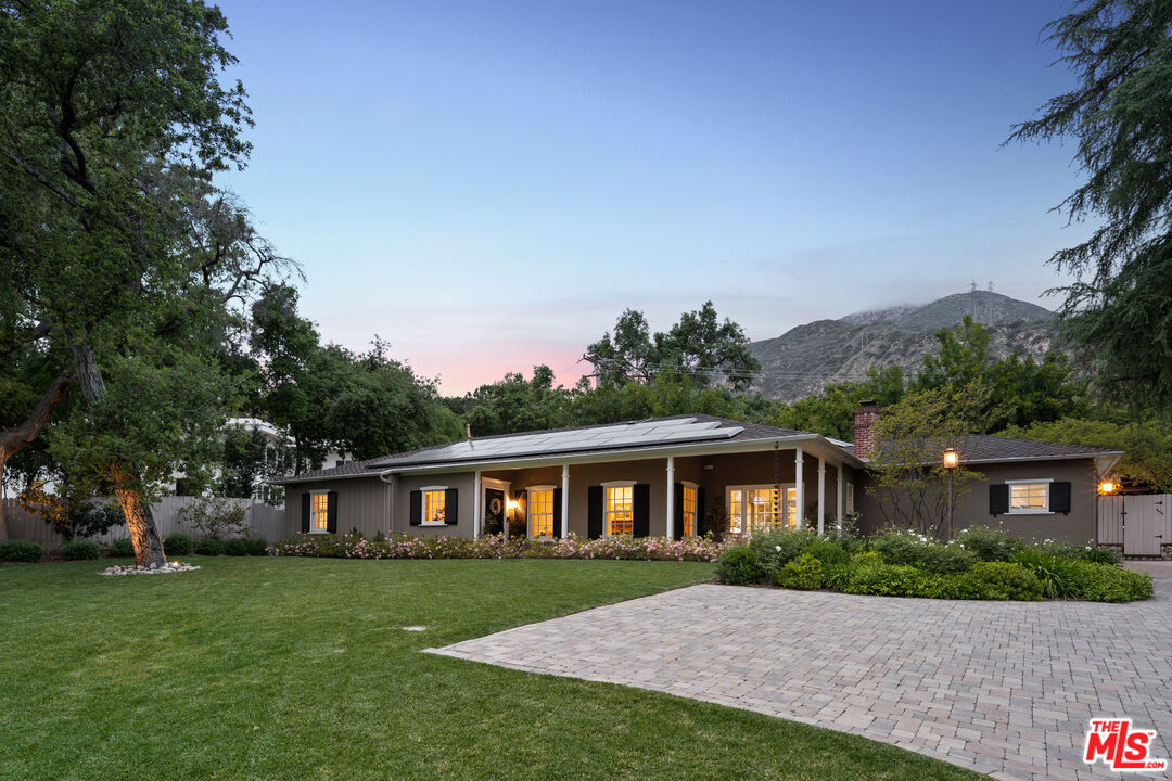 2085 E Altadena Dr