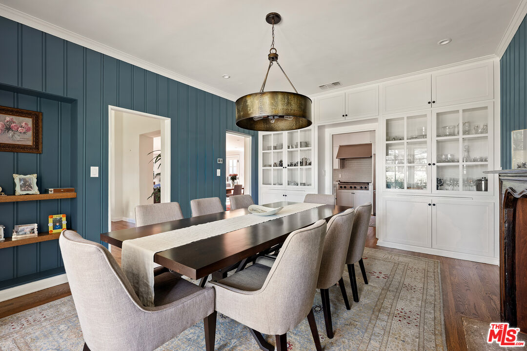 2085 E Altadena Dr