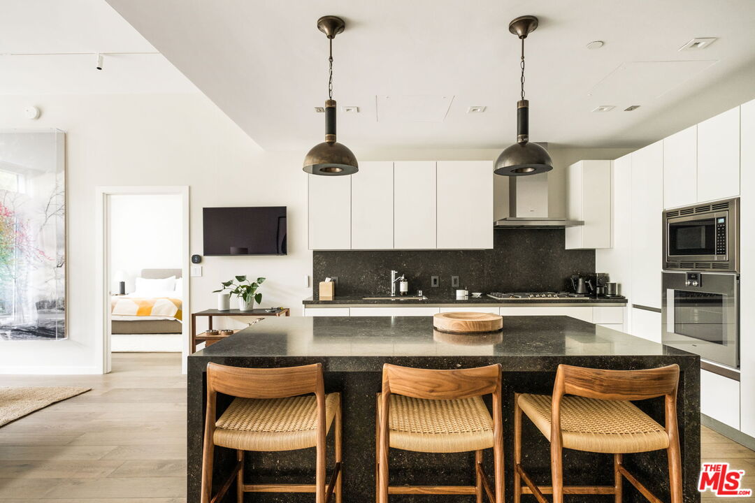 9000 W 3rd St Unit: 105