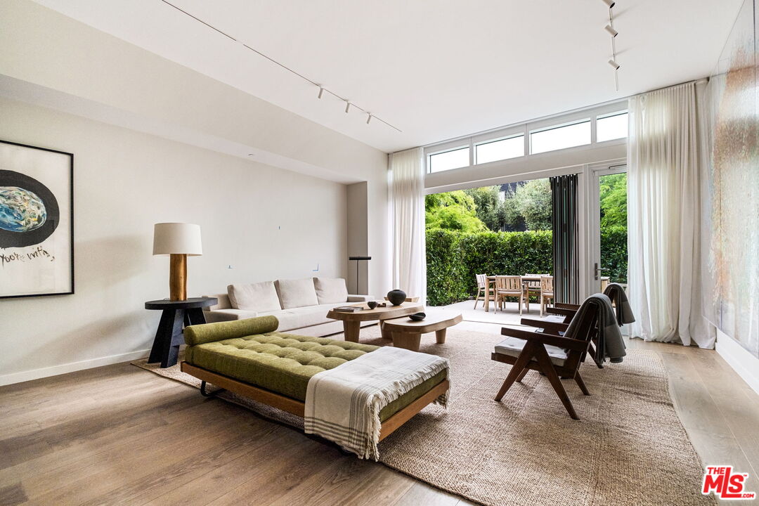 9000 W 3rd St Unit: 105
