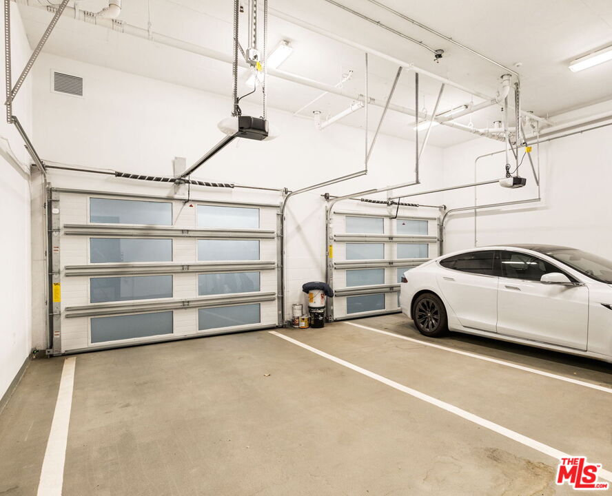 9000 W 3rd St Unit: 105