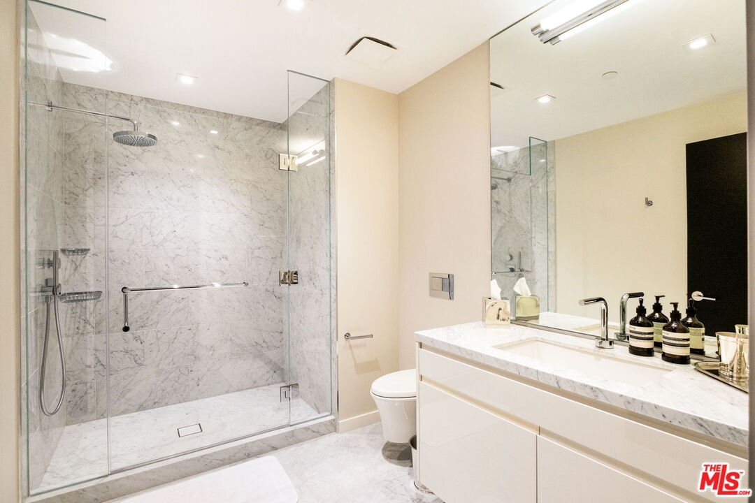 9000 W 3rd St Unit: 105