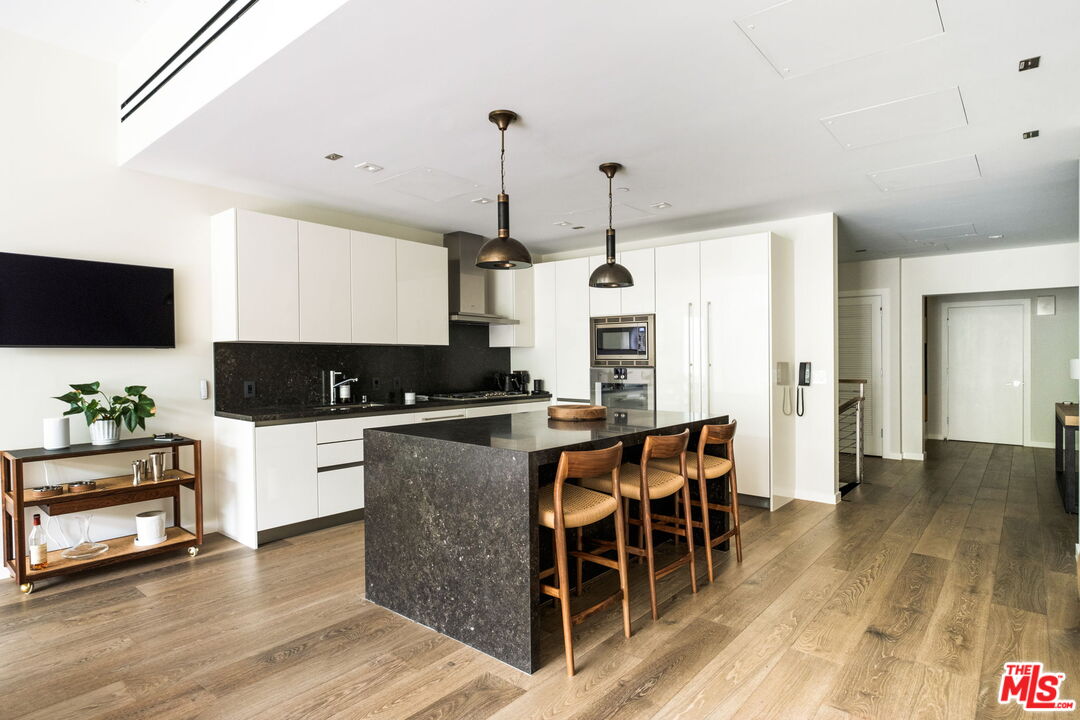 9000 W 3rd St Unit: 105