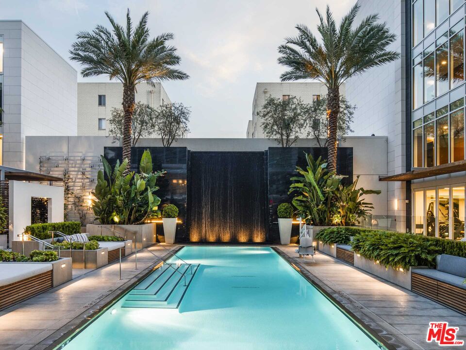 9000 W 3rd St Unit: 105