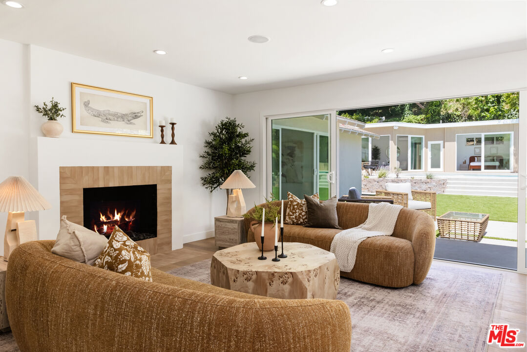 3709 Wrightwood Dr