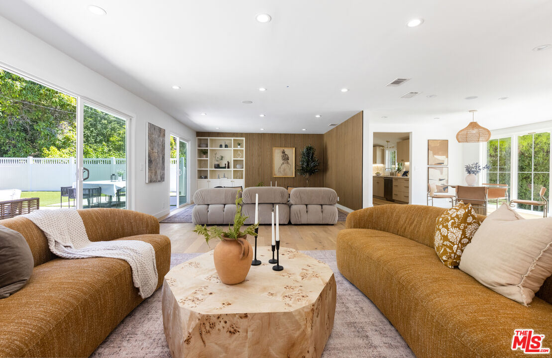 3709 Wrightwood Dr