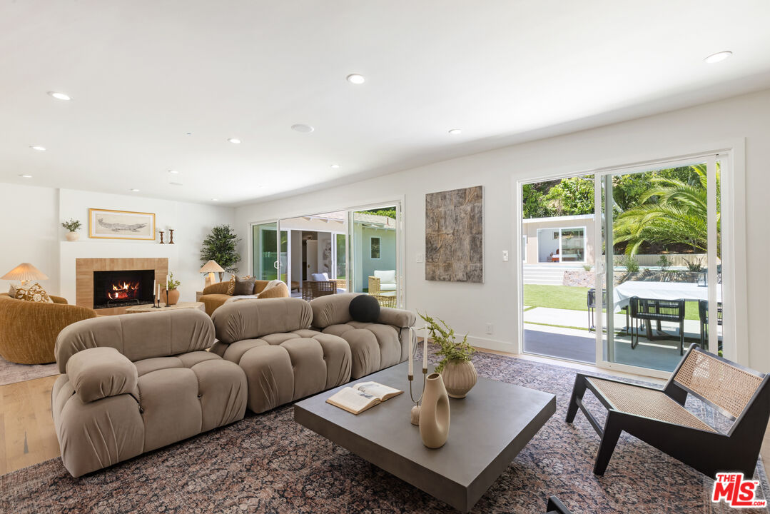 3709 Wrightwood Dr