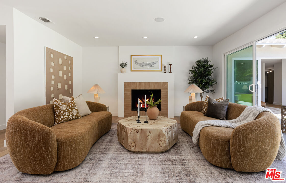 3709 Wrightwood Dr