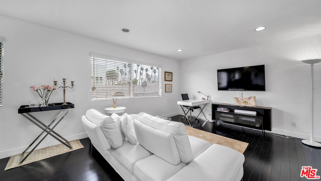 843 4th St Unit: 208