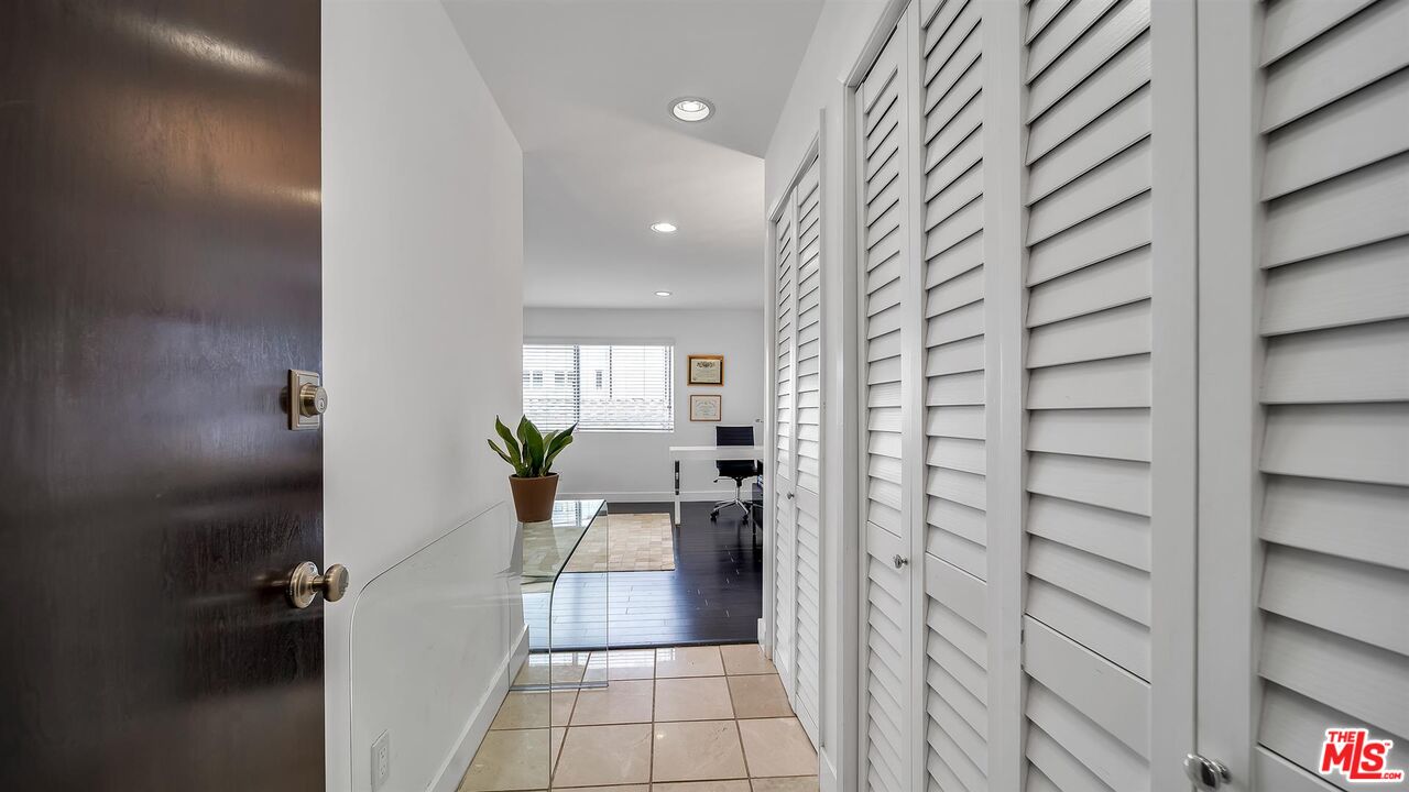 843 4th St Unit: 208