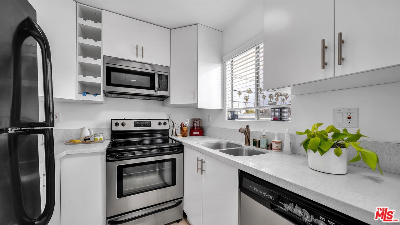 843 4th St Unit: 208