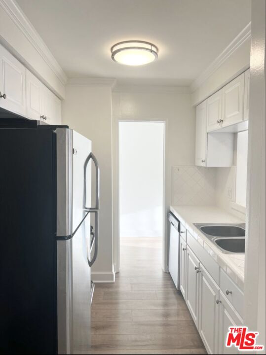 1827 Veteran Ave Unit: 21
