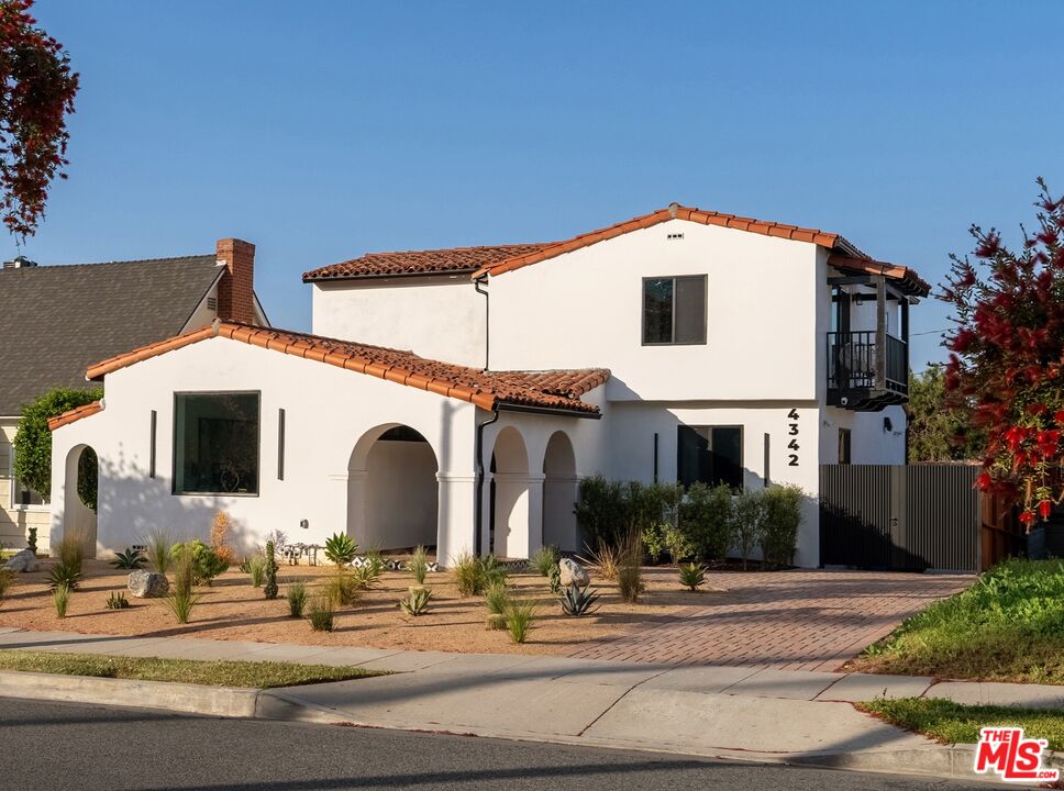 4342 Angeles Vista Blvd
