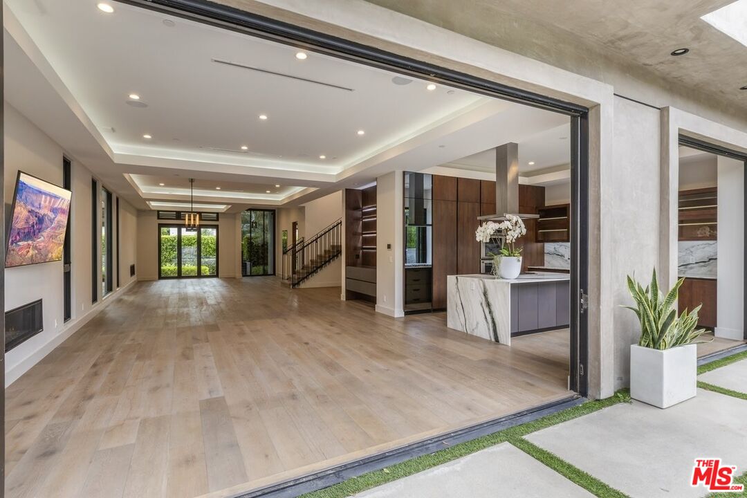 6361 Drexel Ave