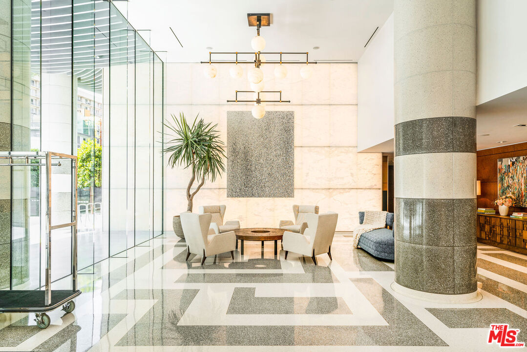 9000 W 3rd St Unit: 902