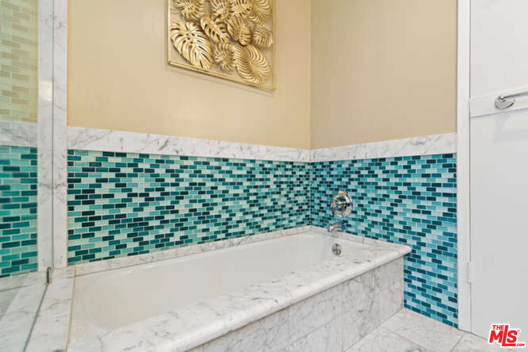 3748 Lockland Dr Unit: B