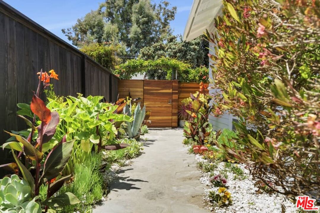 320 4th Ave Unit: 2