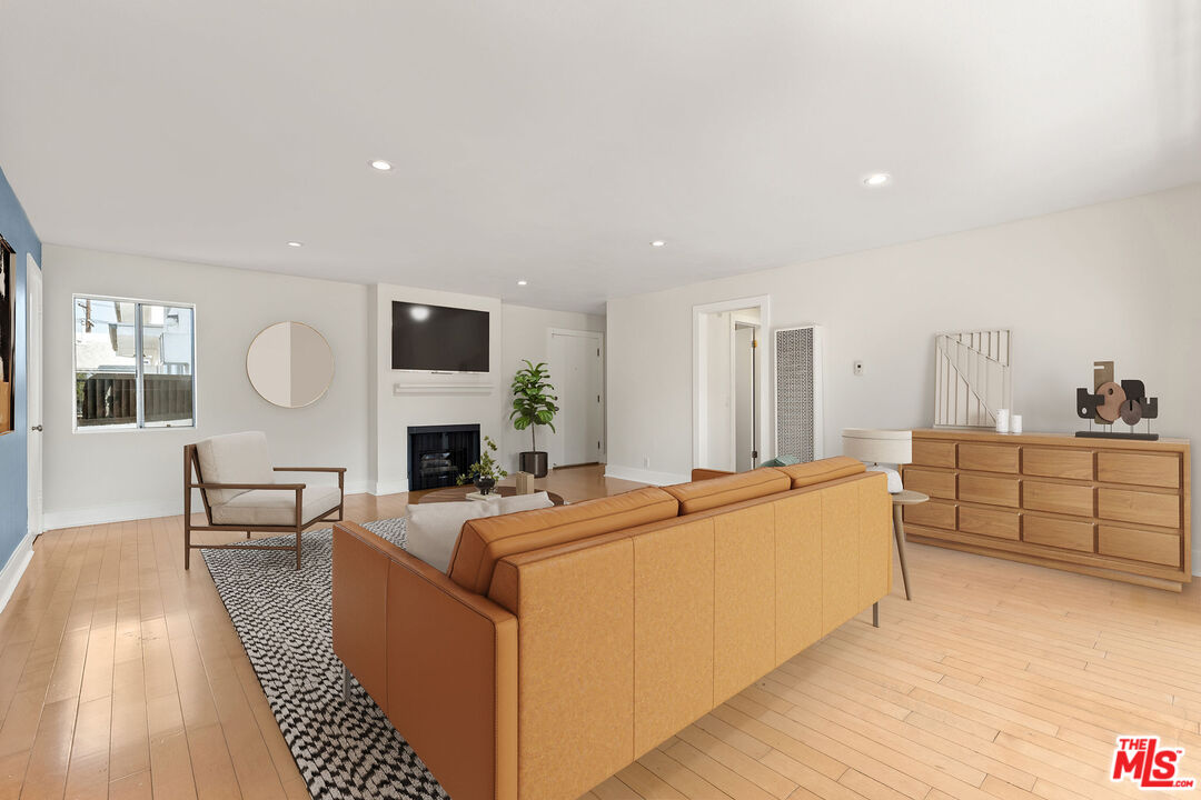 3131 S Canfield Ave Unit: 209